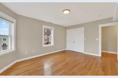 25 Main St #Apt 3, Somerville, MA 02145 - Photo 4