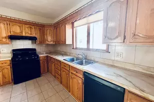 34 Medford St, Medford, MA 02155 - Photo 8