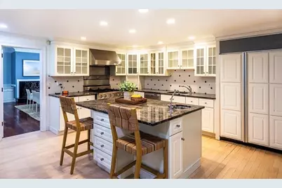 302 Grove St #302, Wellesley, MA 02482 - Photo 4