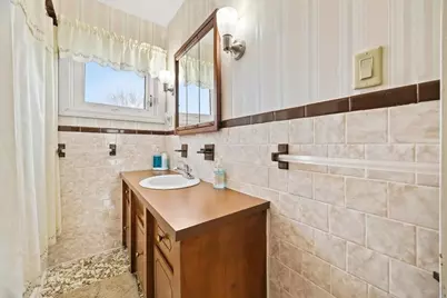 25 Winward St, Fall River, MA 02724 - Photo 22