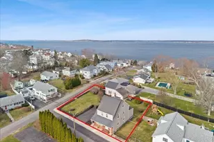 25 Winward St, Fall River, MA 02724 - Photo 4