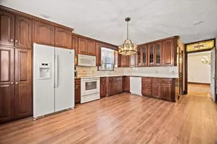 25 Winward St, Fall River, MA 02724 - Photo 12