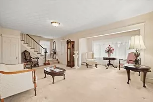 25 Winward St, Fall River, MA 02724 - Photo 8