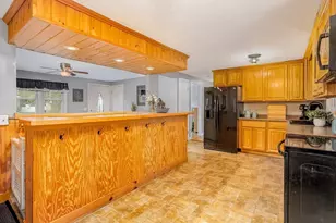 142 Mattawa Cir, Orange, MA 01364 - Photo 6