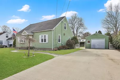 47 Ravenwood St, Springfield, MA 01129 - Photo 2