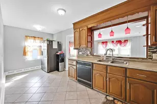 47 Ravenwood St, Springfield, MA 01129 - Photo 6