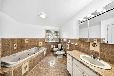 32 Madison Ct, Westport, MA 02790 - Photo 8