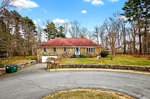 32 Madison Ct, Westport, MA 02790 - Photo 1