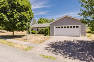 2602 Green St, Middleborough, MA 02346 - Photo 2