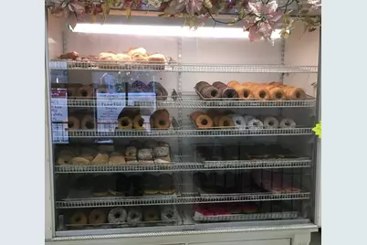 6 Bourbon St, Peabody, MA 01960 - Photo 2