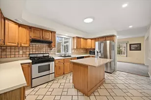 212 Scadding St, Taunton, MA 02780 - Photo 10