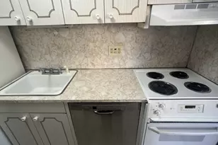 123 Sewall Ave, Brookline, MA 02446 - Photo 4