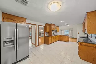 15 Valdora Dr, Stoneham, MA 02180 - Photo 6