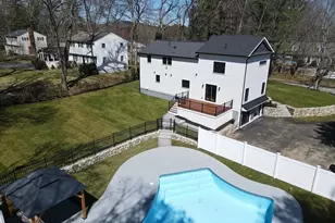 565 Elm St, Concord, MA 01742 - Photo 2