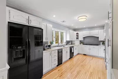 319 Lowell St, Lynnfield, MA 01940 - Photo 10