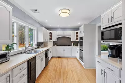 319 Lowell St, Lynnfield, MA 01940 - Photo 10