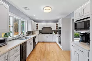 319 Lowell St, Lynnfield, MA 01940 - Photo 10