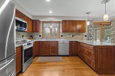 16 Flint Pond Rd, Worcester, MA 01604 - Photo 10