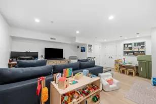 35 Tuckerman St, Boston, MA 02127 - Photo 12