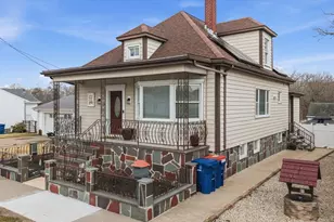 72 Rochambeau, New Bedford, MA 02745 - Photo 2