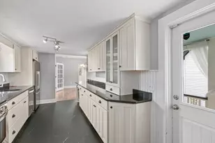 18 Sherman Pl, Woburn, MA 01801 - Photo 8