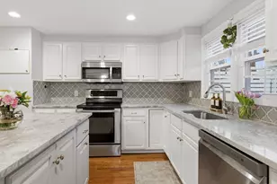 7 Paulette Dr, Danvers, MA 01923 - Photo 6