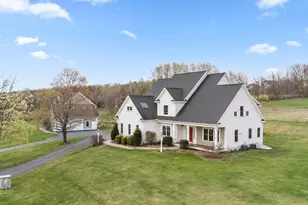 596 South St, Shrewsbury, MA 01545 - Photo 2