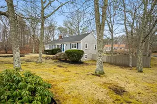 27 Goldenrod Ln, Yarmouth, MA 02675 - Photo 2