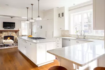 34 Pilgrim Rd, Newton, MA 02468 - Photo 6
