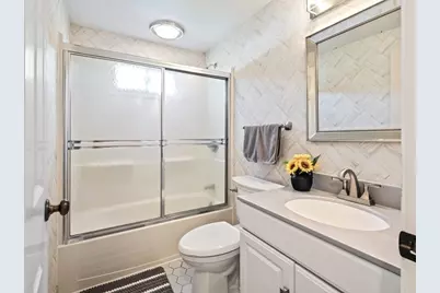 157 Wildwood Ave, Springfield, MA 01118 - Photo 16