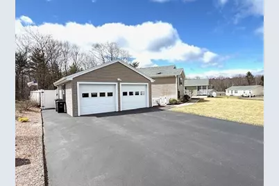 105 Opal Ln, Gardner, MA 01440 - Photo 2