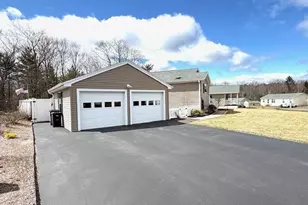 105 Opal Ln, Gardner, MA 01440 - Photo 2