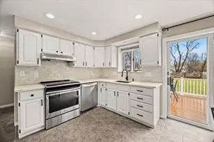 131 West St, Mansfield, MA 02048 - Photo 6