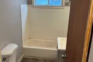 27 Chester St, Springfield, MA 01105 - Photo 10