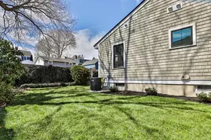 7 Christopher St, Newburyport, MA 01950 - Photo 6