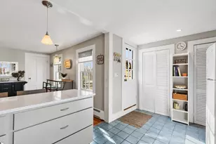 13 Linden St, Marblehead, MA 01945 - Photo 8