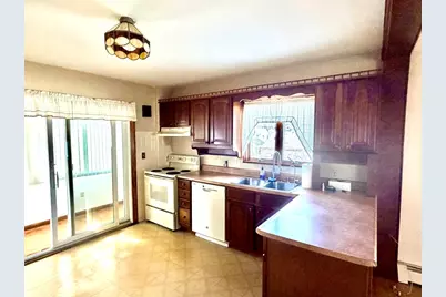 18 Driscoll St, Peabody, MA 01960 - Photo 8