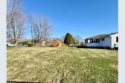 33 Whalon Ave, Swansea, MA 02777 - Photo 4