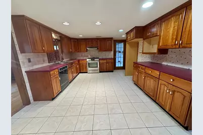 33 Whalon Ave, Swansea, MA 02777 - Photo 8