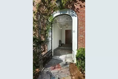 39 Worthington Rd, Brookline, MA 02446 - Photo 4