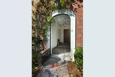 39 Worthington Rd, Brookline, MA 02446 - Photo 4