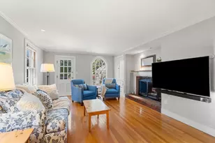 10 W Cottage St, Marblehead, MA 01945 - Photo 18