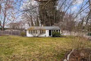 11 Carol Ave, Pembroke, MA 02359 - Photo 2