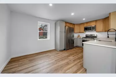 19 Oliver St, Lowell, MA 01954 - Photo 4