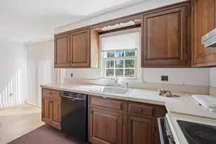 15 Kingoke Ln, Springfield, MA 01119 - Photo 10