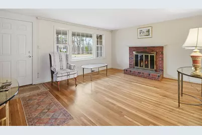 8 Monument Hill Rd, Chelmsford, MA 01824 - Photo 2