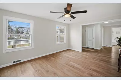 78 W Bay Path Terrace, Springfield, MA 01109 - Photo 8