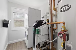 26 Beacon St, Burlington, MA 01803 - Photo 16