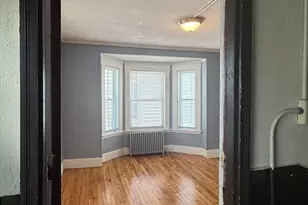 35 Upham St, Salem, MA 01970 - Photo 2