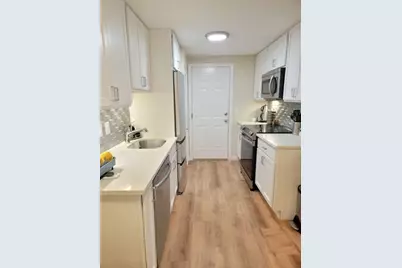 10 Walden Drive #8, Natick, MA 01760 - Photo 4